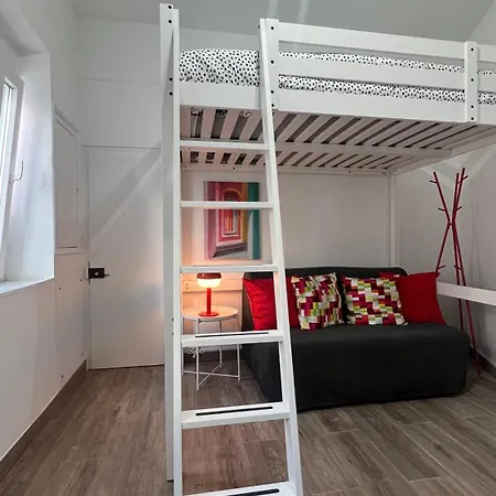 Alcantara Red Apartment